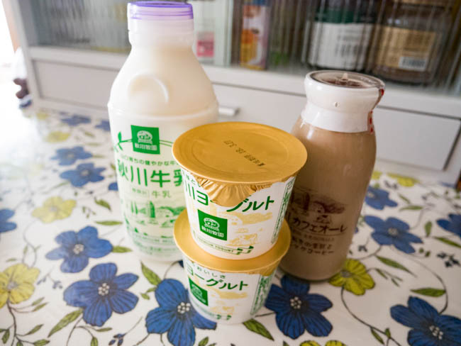 秋川牛乳の乳製品とたまご