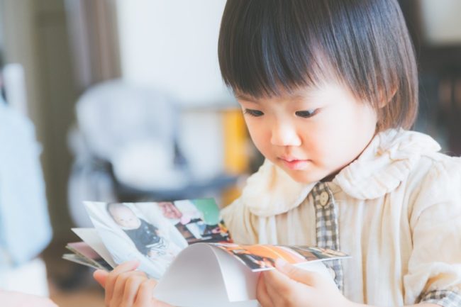 本を読む子供