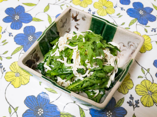 春菊と豆腐干糸の和え物
